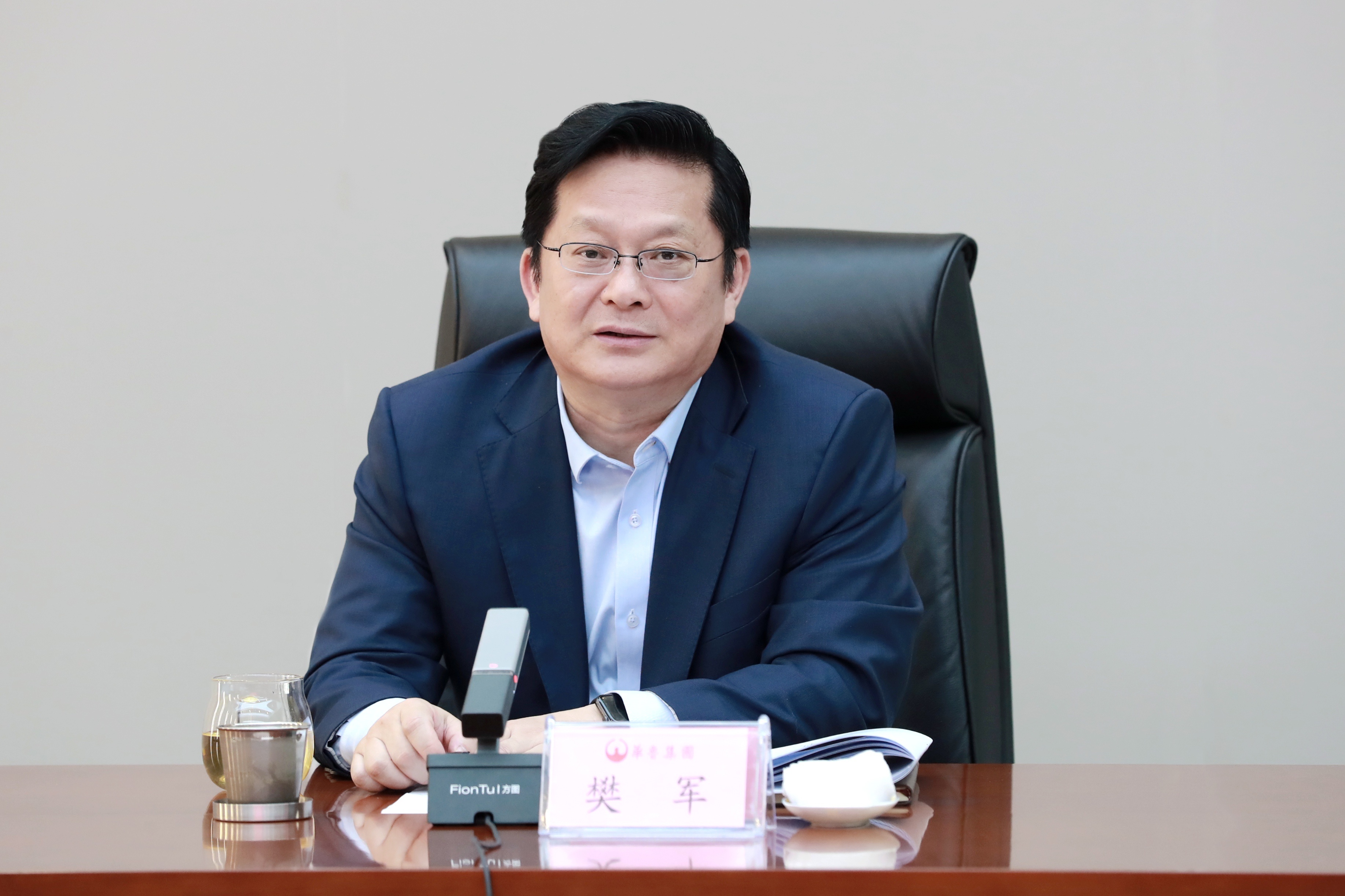 圍繞中心 服務(wù)大局 提升價(jià)值 華魯集團(tuán)召開(kāi)董事會(huì)秘書(shū)述職述廉會(huì).jpg