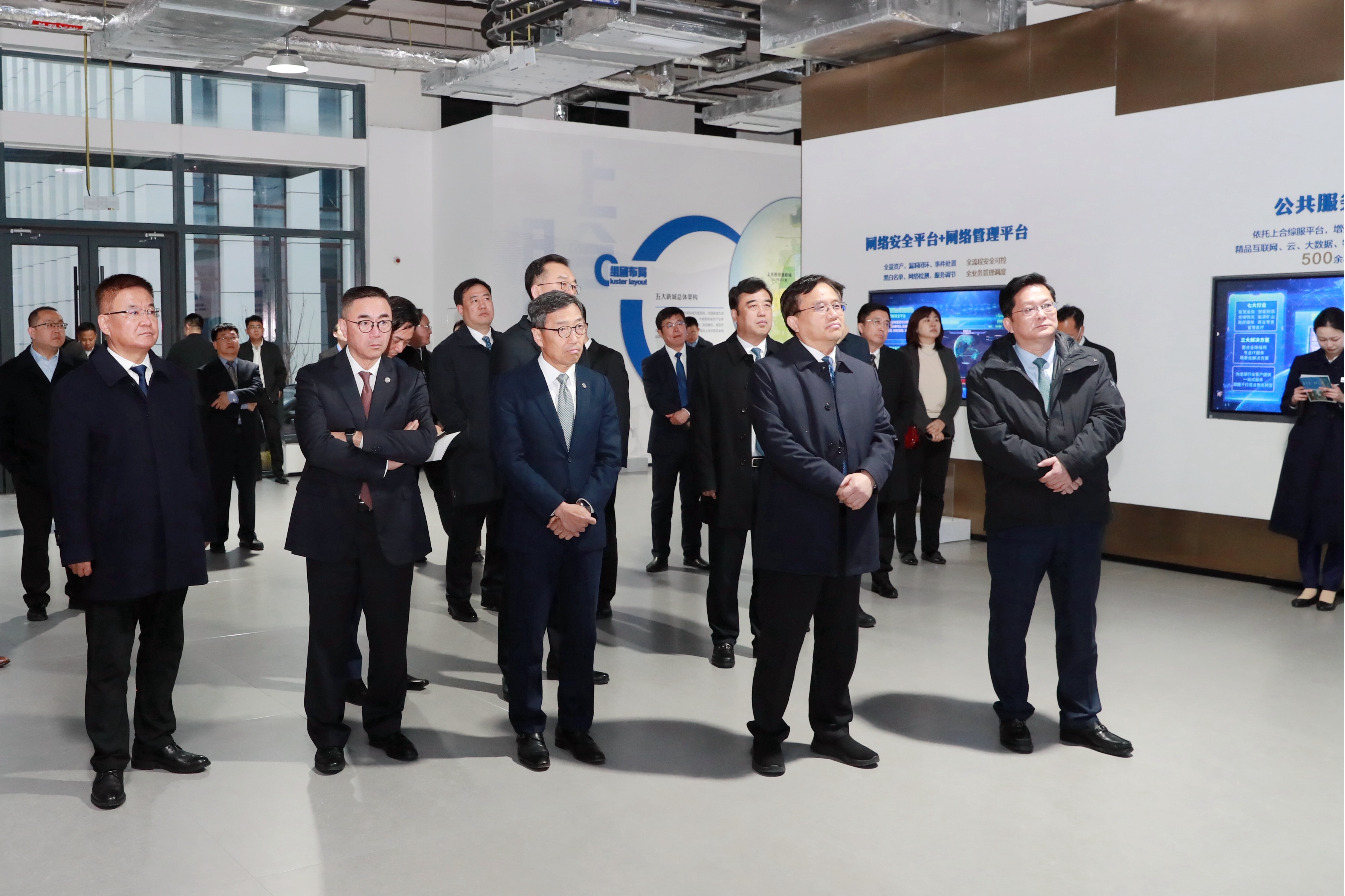 魯港科技合作創(chuàng)新中心揭牌成立 華魯集團助力青島上合與香港科技園深化合作-3.jpg